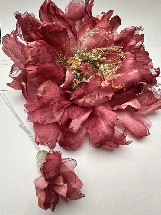 Scarlet Reverie – Handcrafted Silk Poppy